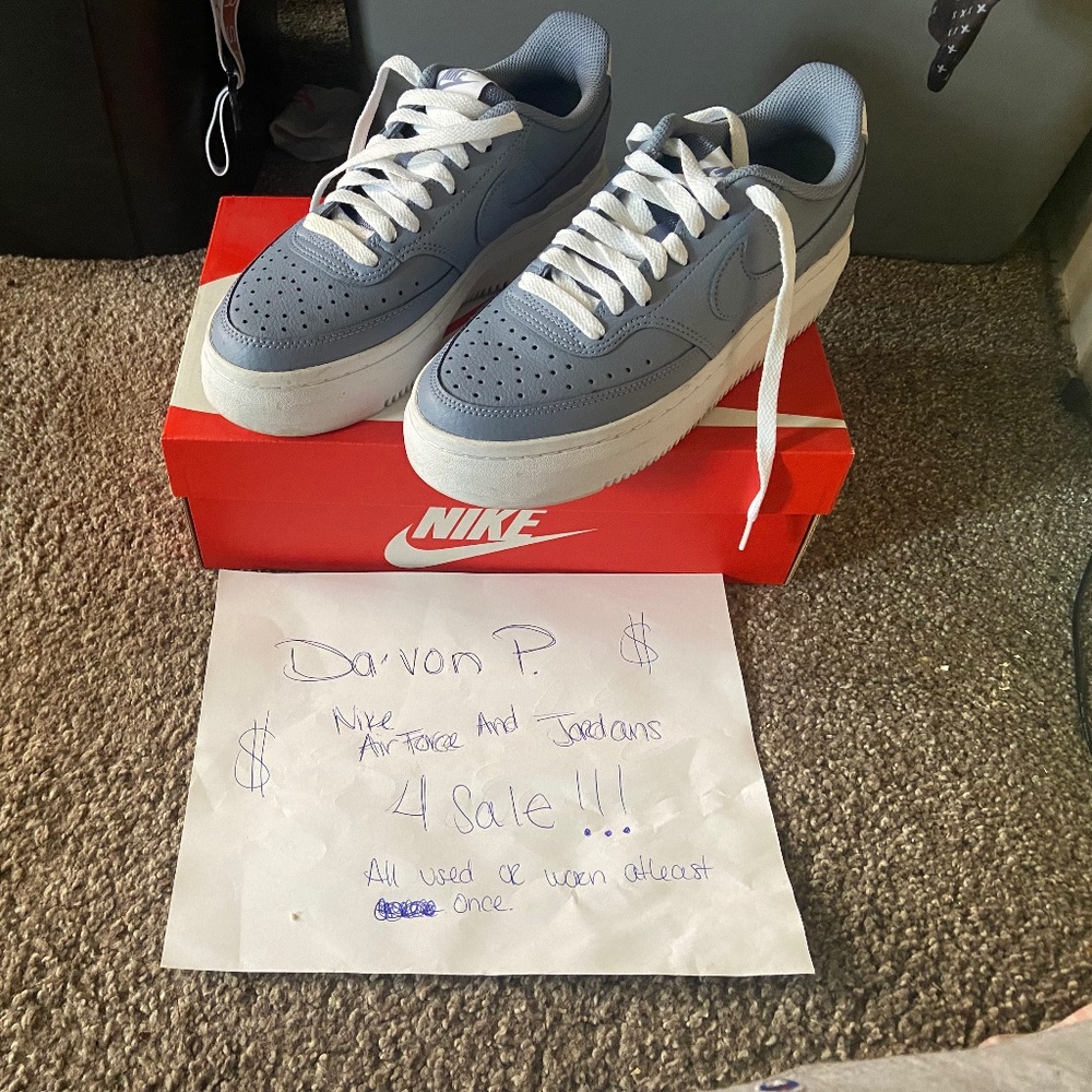 Nike shoes (women)